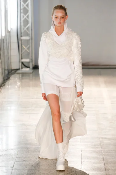 Look 25